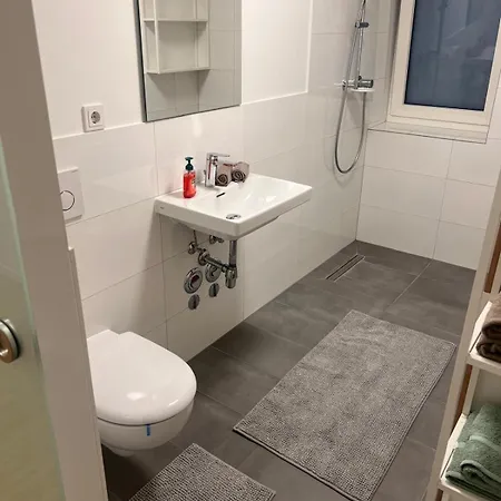 Near Uniklinik With Private Parking *